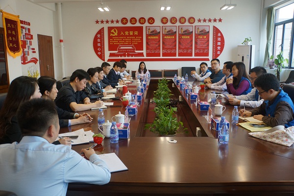 4、召开座谈会.jpg