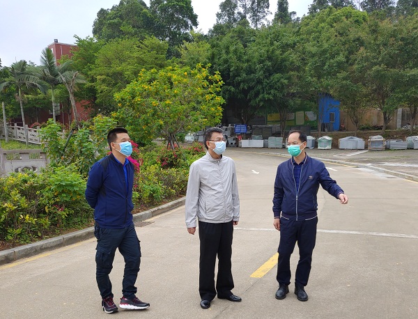 2-市民政局社会组织党委专职副书记郭建到大鹏葵涌墓园等处检查清明工作落实情况.jpg