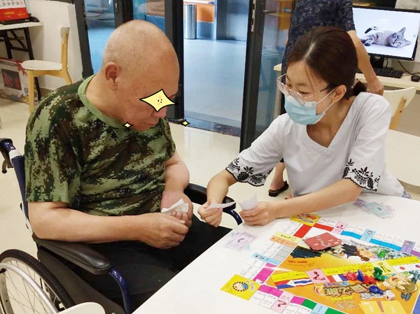 3开展桌面游戏训练.jpg