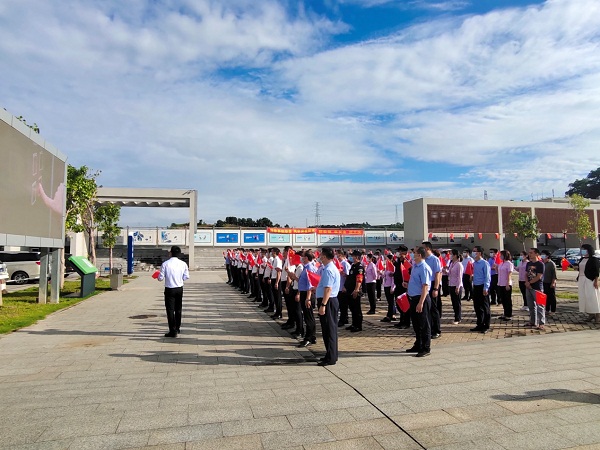 1-祝福祖国，深圳市殡葬管理所举行国庆升旗仪式.jpg