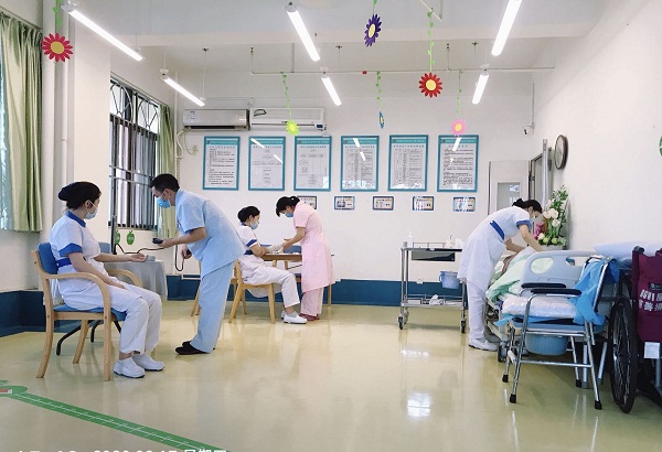 2中心老人颐养院组织护理培训.jpg