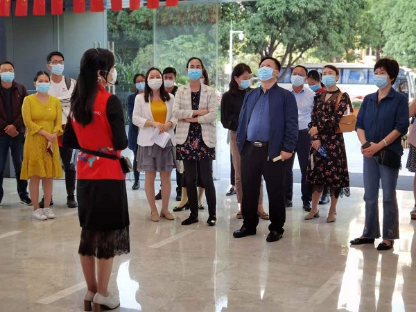 3-广州市民政局来深考察交流社会工作.jpg
