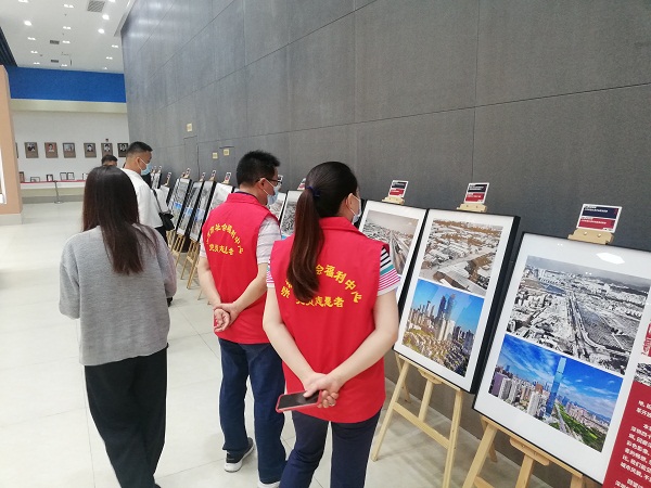5参观革命烈士纪念馆.jpg