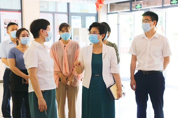 1勇华同志了解中心疫情防控、安全生产工作情况.jpg