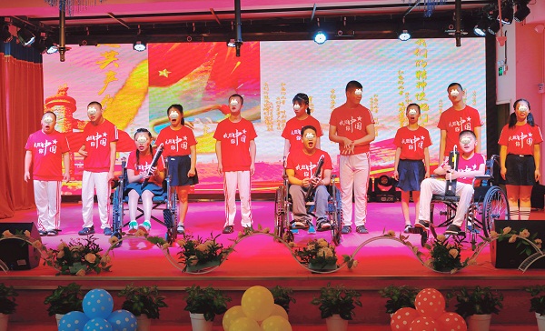 6诗朗诵《爱我中华，感恩祖国》.jpg