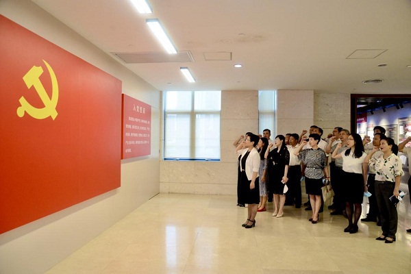 2-一本道
组织参观深圳经济特区档案文献展.jpg
