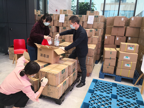 1-助力社区一线抗疫  市捐助中心累计配发60万个口罩.png