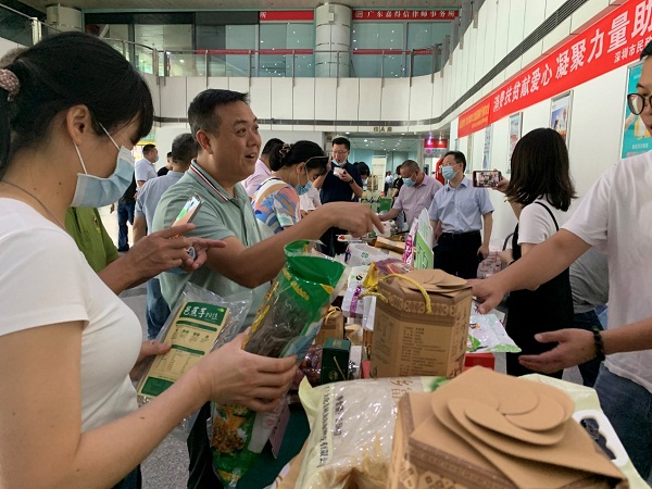 4-一本道
开展对口帮扶地区农产品展销活动.jpg