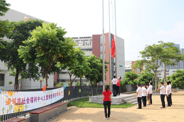 1现场仪仗队升国旗.png