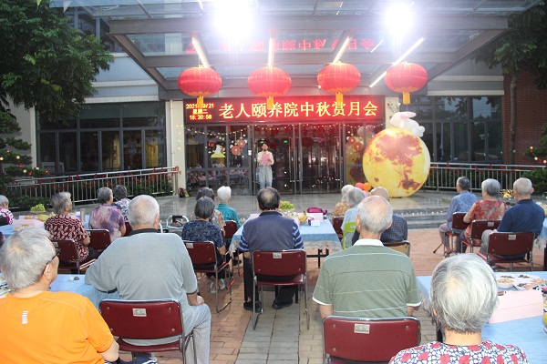 2.中秋赏月会热闹又温馨.jpg