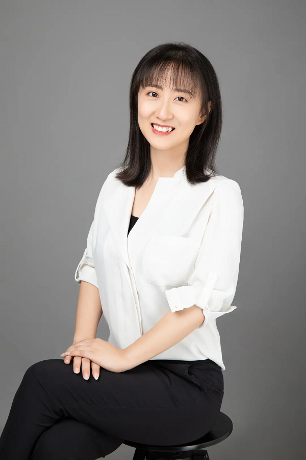 高级社工师 郑薇.png